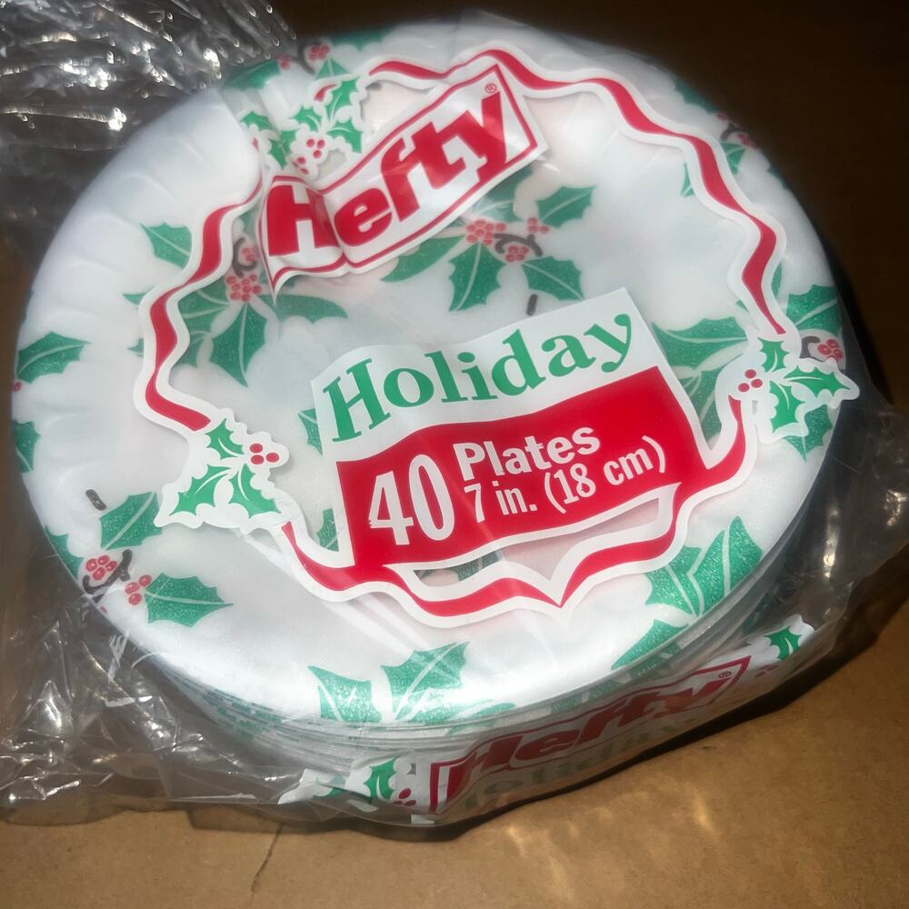 Vintage 90s Hefty Holiday holly and berries christmas round 7" foam plates NEW